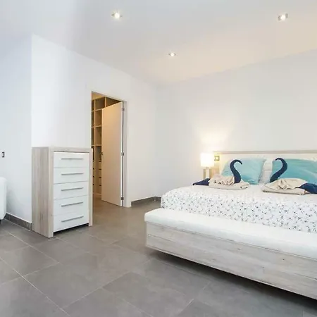 Playa Blanca Sleeps 8 Pool Air Con T803048 Villa