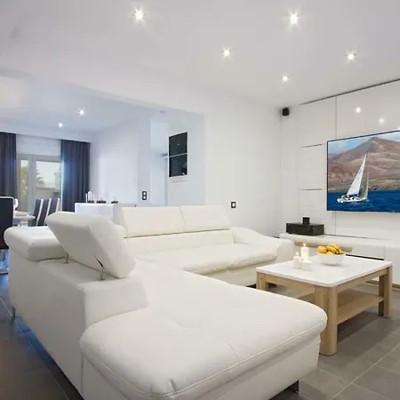 Villa Playa Blanca Sleeps 8 Pool Air Con T803048 Playa Blanca (Lanzarote)