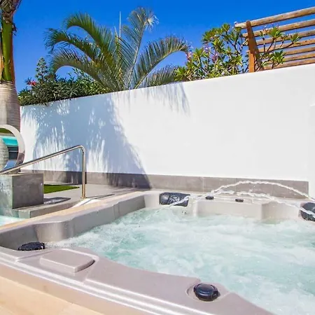 Playa Blanca Sleeps 8 Pool Air Con T803048 Villa *