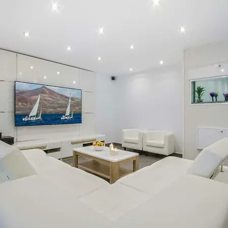 Villa Playa Blanca Sleeps 8 Pool Air Con T803048 Playa Blanca (Lanzarote)