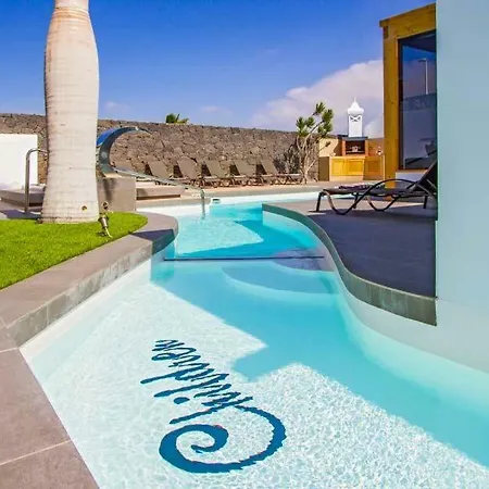Playa Blanca Sleeps 8 Pool Air Con T803048 *