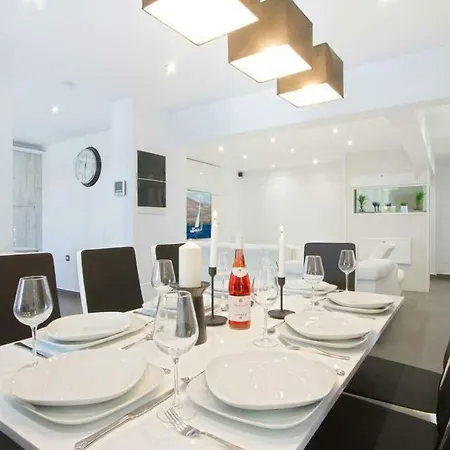 Playa Blanca Sleeps 8 Pool Air Con T803048 Villa