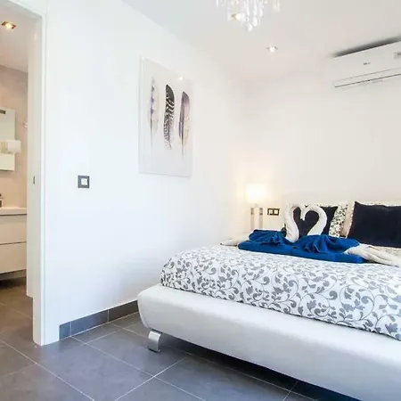 Playa Blanca Sleeps 8 Pool Air Con T803048 Villa