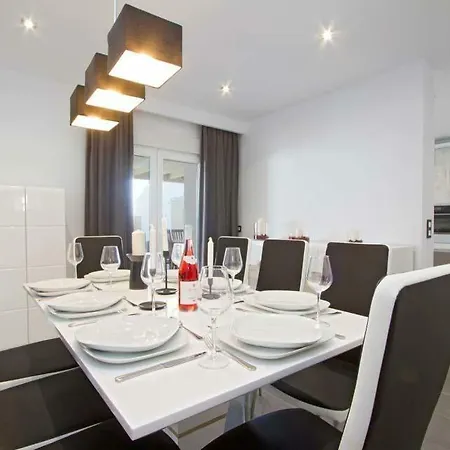 Playa Blanca Sleeps 8 Pool Air Con T803048